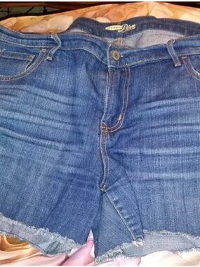 Old Navy The Diva Blue Denim Jean Shorts - Plus Size 16